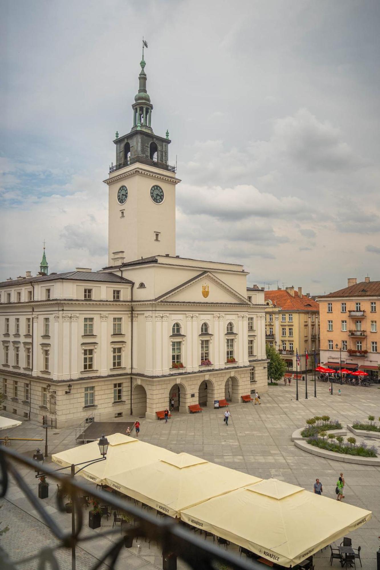 Apartamenty Na Starowce - 3 Pietro Z Widokiem Na Ratusz, Rynek Glowny I Centrum Kalisz  Exterior photo